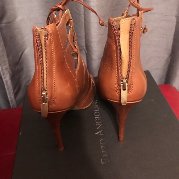 Camel Heels. Size 9.5 - Picture 3 of 3